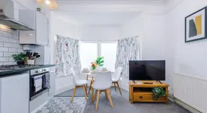 Leamington Spa's Gem - Free Parking, Netflix, Prime & Disney - Image 2