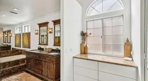 Steps to Main Street Pier Beach 3 Ensuite Bath - Image 2