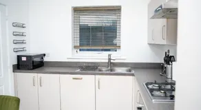 Modern 2BR Home in Manchester - Image 4