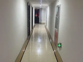 Ruige Hotel - Image 5