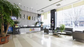 Super 8 (Weifang railway station store) - Image 3
