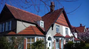 Claremont House Holiday Apartments - Image 2