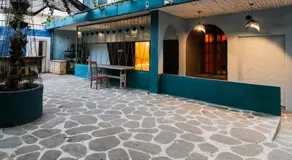 Super Townhouse OAK Hotel Shubhangan Near Juhu Beach - Image 4