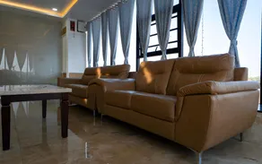 Hotel Lahari International - Image 3