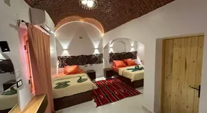Queen House - Image 2