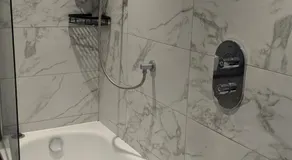 Room in Swanscombe, Kent - Image 3