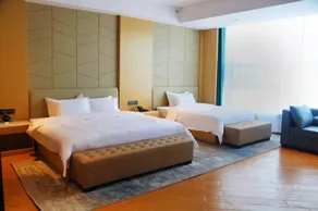 Guoren Royal Hotel - Image 2