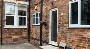 G-Floor Flat with 2 beds, 2 bathrooms, sleeps 4-6 - Image 3
