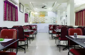 Hotel Menaka - Image 2
