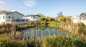 Stylish 2BR Caravan Walk to Beach - Image 3