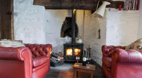 Ty Fferm Hen, Ancient Farmhouse, Coity Bach - Image 3