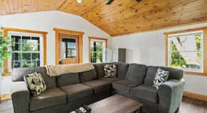 Cozy Home W/ King Bed & Lake access - Image 3