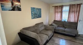 Spacious 3 bedroom house close to local amenities in Thamesmead - Image 5