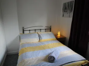 Glan y Ffordd 2 Bed House Near Cardiff by Cardiff Holiday Homes - Image 4
