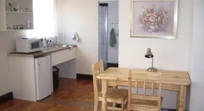 Dee's BnB - Image 3