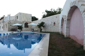 Zouridi Villa Park - Image 2