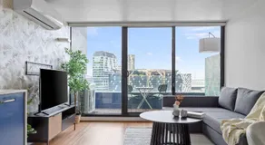 Chic Apartment by Southern Cross FREE Parking - Image 2