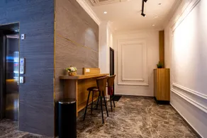 De Quinton Hotel - Image 2