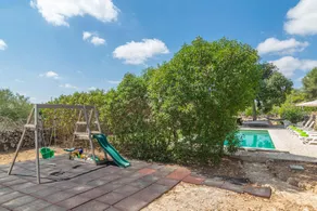 Casa vacacional con barbacoa, terraza y piscina | Vistas al jardín - Image 5