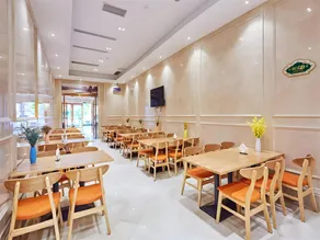 Vienna International Hotel Zhongshan Xiaolan Jucheng Plaza - Image 3