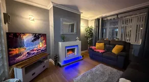Stunning 2 Bedroom Bungalow - Free Parking - Convenient Location - Image 2