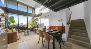 Sol Docklands - Unique 3 Bedroom Loft, Infinity Pool, Gym, Free Parking and Free Trams - Image 5