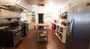 Avery Hotel - Image 2
