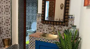 Golden house - Image 2