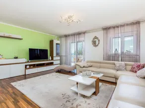 Quaint Holiday Home in Crikvenica with Sea View - Image 4