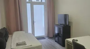 Prater Apartments - Image 2