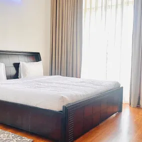 Luxury Living Expert Fully Furnished Apartments - Image 2