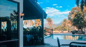 THE LAGOON WATER CHALET - Image 4