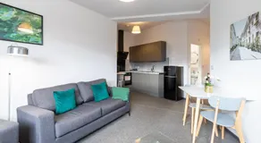 The Eldern - Spacious, Netflix, free Parking, close to A1 - Image 2