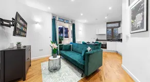 Comfy Flat in Staines - Image 5
