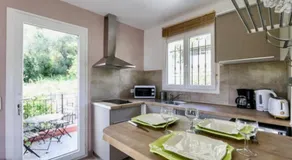 STUDIO pied village EZE - dans VILLA - Parking Gratuit - Image 2