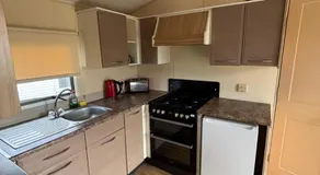 Family Caravan Clacton-on-Sea Sleeps 6 Near Beach - Image 4