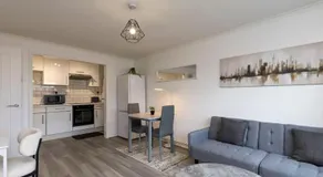 1 Bed Flat In Horsham Town Centre With Free Parking - Image 2