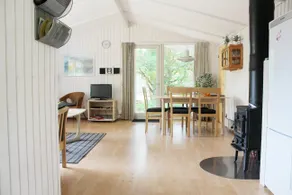 Holiday cottage close to beach - Image 4