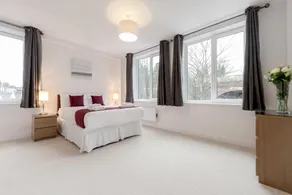 Roomspace Serviced Apartments - Nouvelle House - Image 2
