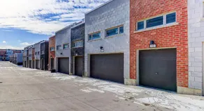 Downsview Park Luxury Townhome near Yorkdale Transit - Image 5