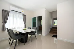 4BR @ Mountain View w/wifi, Pool, Gym & Big Garden - Image 3