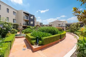 Sleek 2-Bed Apartment in Vibrant Kingston - Image 3