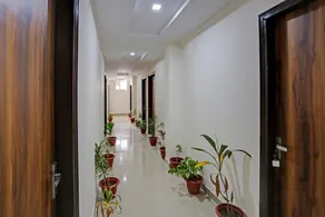 Royal View Hotel - Image 4