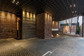 Hotel March - Image 4