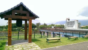 Fair Tale Motel - Sea - Image 3
