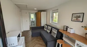 En-suite double room with private entrance - Image 2