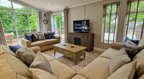 High Oaks Grange - Contemporary Lodges - Image 4