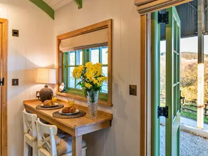 Finest Retreats - The Shepherd's Hut at Northcombe Farm - Image 5