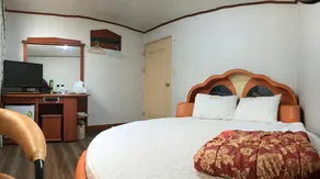 J Motel - Image 2