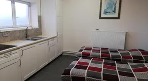 Lommel Inn, wifi gratuito, 7/24 check inn, televisión vía satélite, aparcamiento gratuito, 4 personas - Image 4